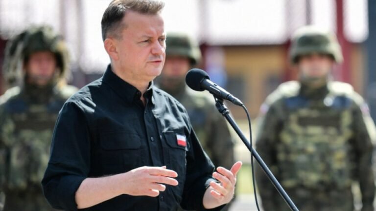 Польша дислоцирует 10 тысяч военных на границе с Беларусью 