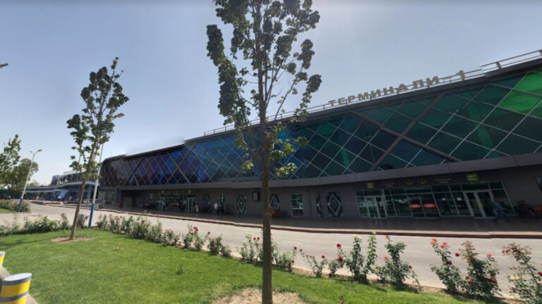 Пассажиры жалуются на плохое обслуживание в аэропортах Таджикистана