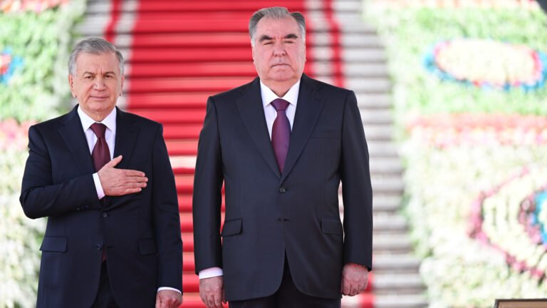 Шавкат Мирзиёев прибыл в Душанбе