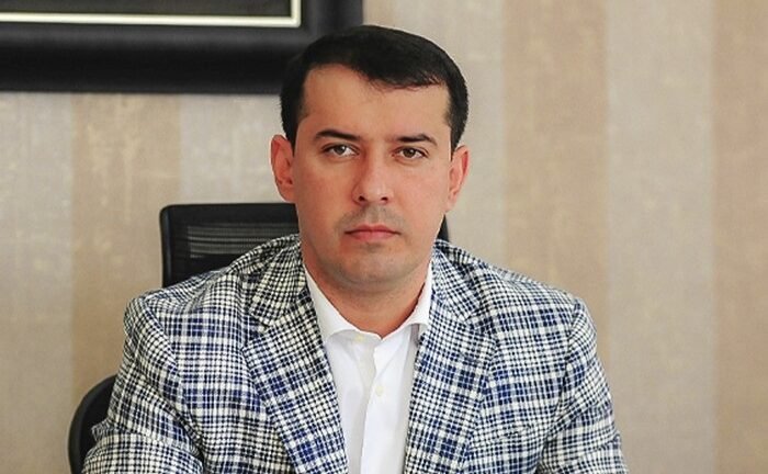 Сын президента укрепляется своим окружением?