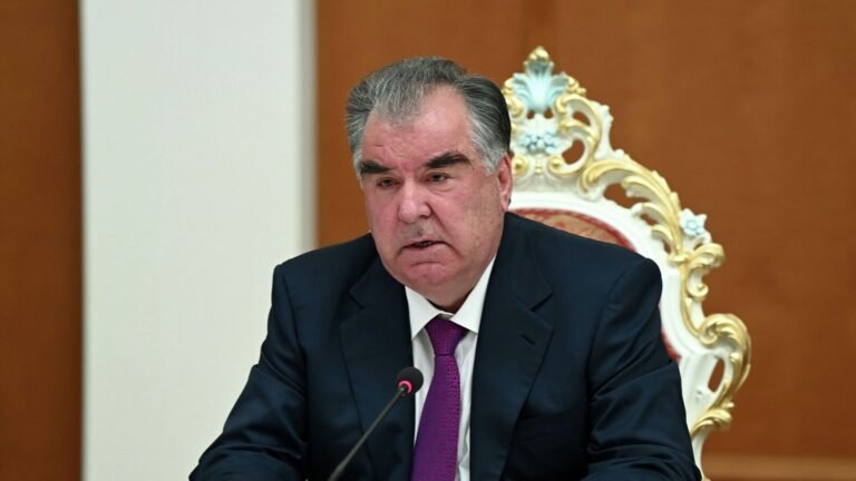 Сильная жара в Таджикистане и указания Рахмона