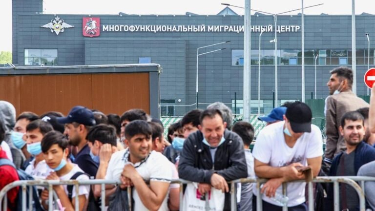 С 11 сентября нелегализованных мигрантов могут депортировать