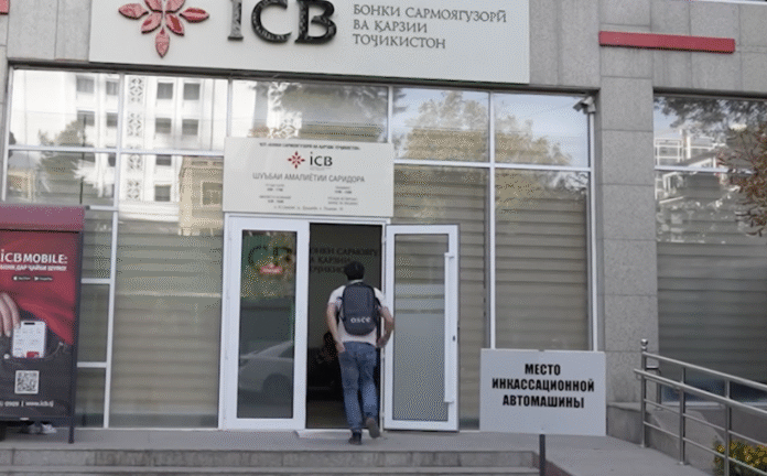 Таджикские банки отказываются переводить деньги в Россию