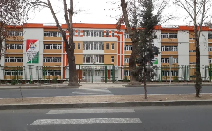 Родители жалуются на ежемесячные поборы в школе №54 г. Душанбе